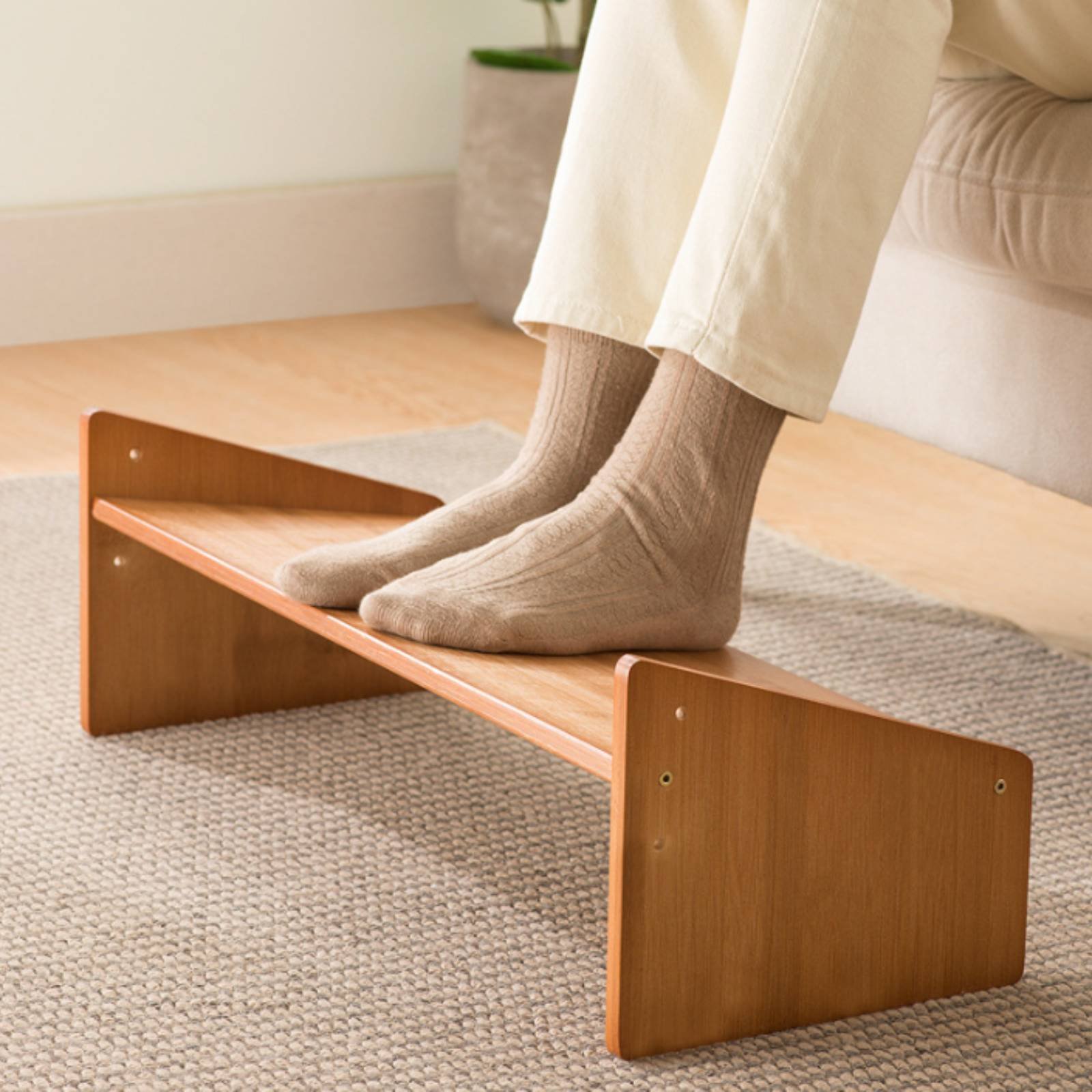 Office Furniture Ergonomic - Sandaran Kaki di Bawah Meja Permukaan